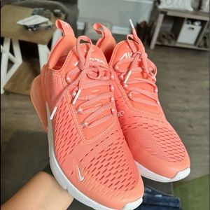 Nike size 9 Airmax 270
